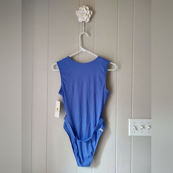 Body Glove Women's Blue V-Neck Belted One Piece Swimsuit Large NWT - Picture 2 of 10